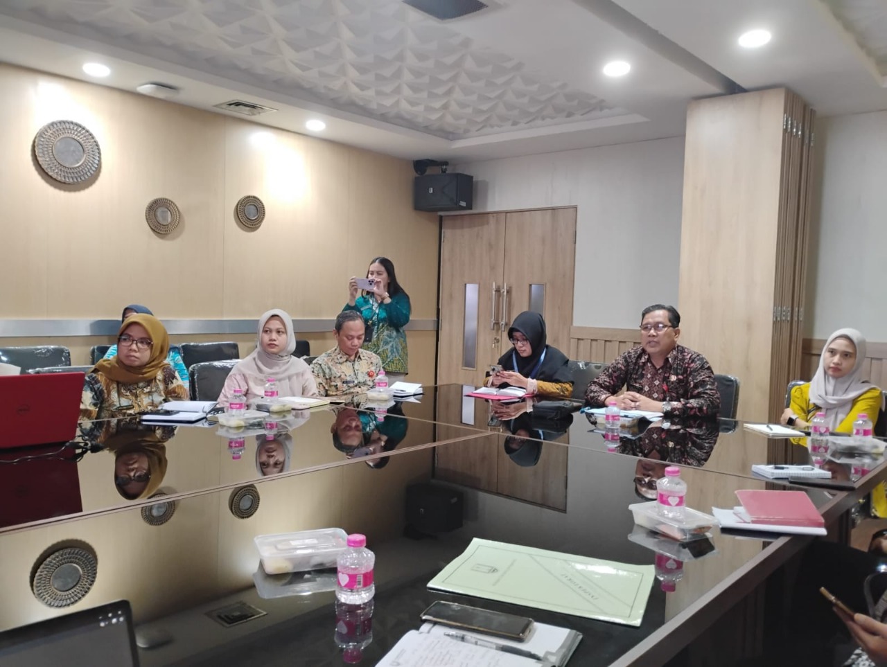 Diskominfo Kota Semarang Hadiri Rapat Pembahasan Peraturan Wali Kota Terkait Bantuan Operasional PKK, RT, dan RW